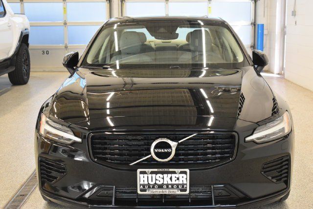 Used 2022 Volvo S60 T8 R-Design Expression w/ Premium Package AWD/4WD image 3
