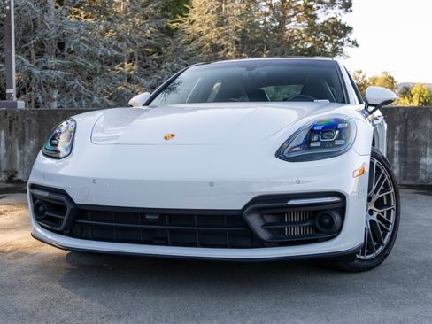 Certified 2023 Porsche Panamera Platinum Edition image 7