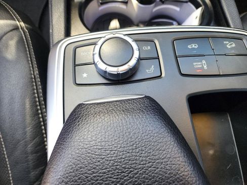Used 2016 Mercedes-Benz GL 550 4MATIC image 23