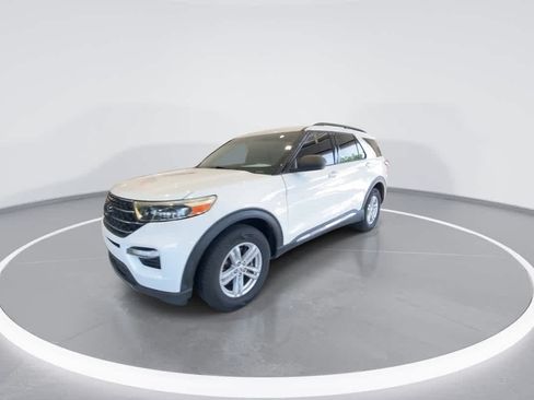 Used 2020 Ford Explorer XLT w/ Equipment Group 202A AWD/4WD image 4