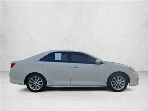 Used 2014 Toyota Camry XLE w/ Leather Package FWD image 4