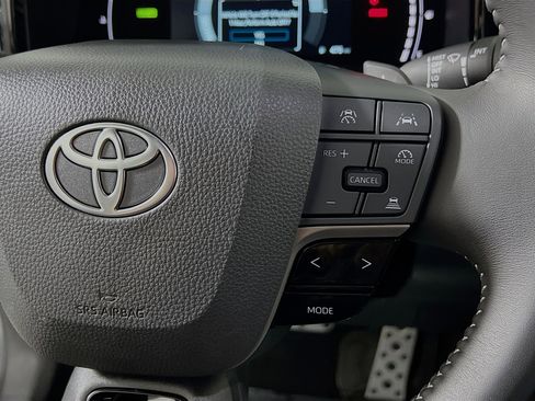 Used 2025 Toyota Camry SE w/ Multimedia Upgrade Package image 20