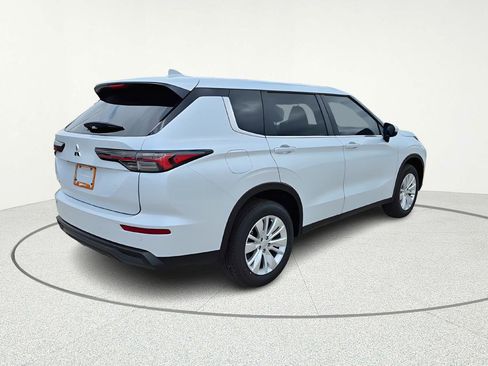 New 2026 Mitsubishi Outlander ES FWD image 6