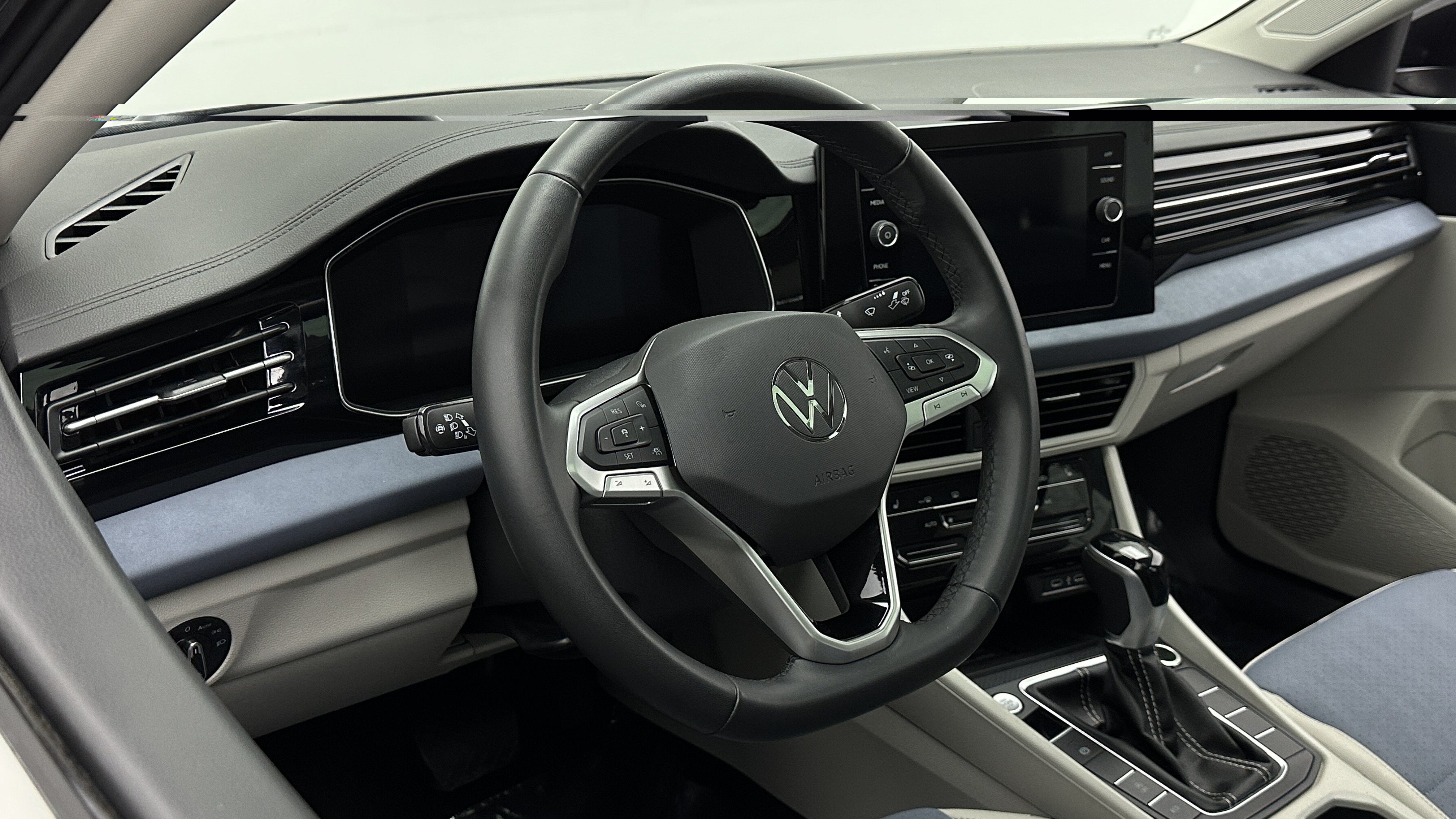 Used 2026 Volkswagen Jetta SE FWD image 11
