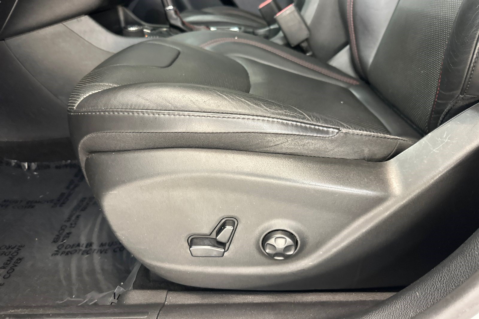 Used 2019 Jeep Cherokee Trailhawk AWD/4WD image 14