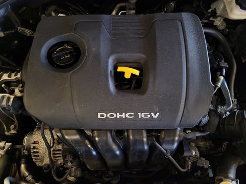 Used 2017 Hyundai Elantra SE image 30