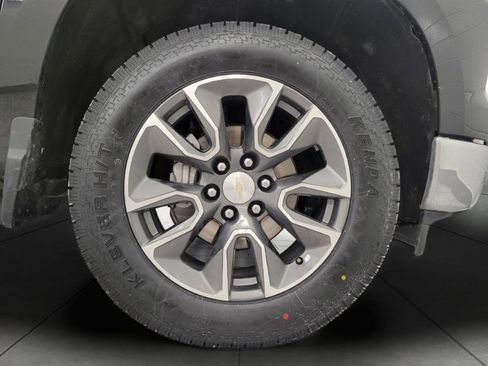 Used 2024 Chevrolet Silverado 1500 LT image 3