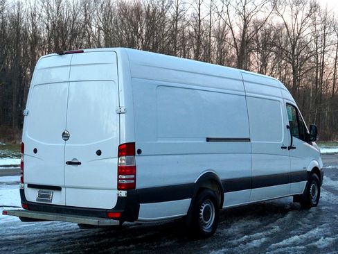 Used 2014 Freightliner Sprinter 2500 image 5