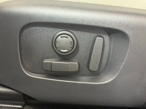 New 2025 Land Rover Discovery Sport S image 30