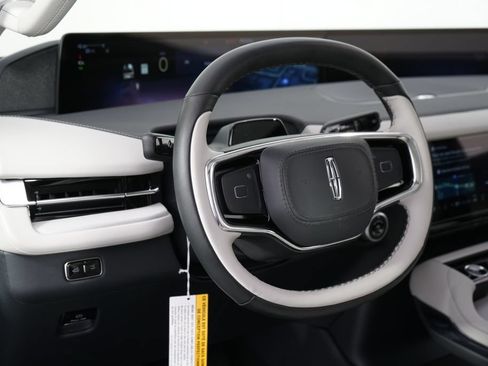 New 2026 Lincoln Navigator L Reserve AWD/4WD image 11