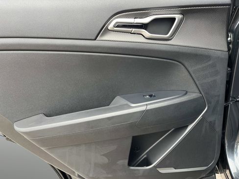 New 2025 Kia Sportage LX image 21