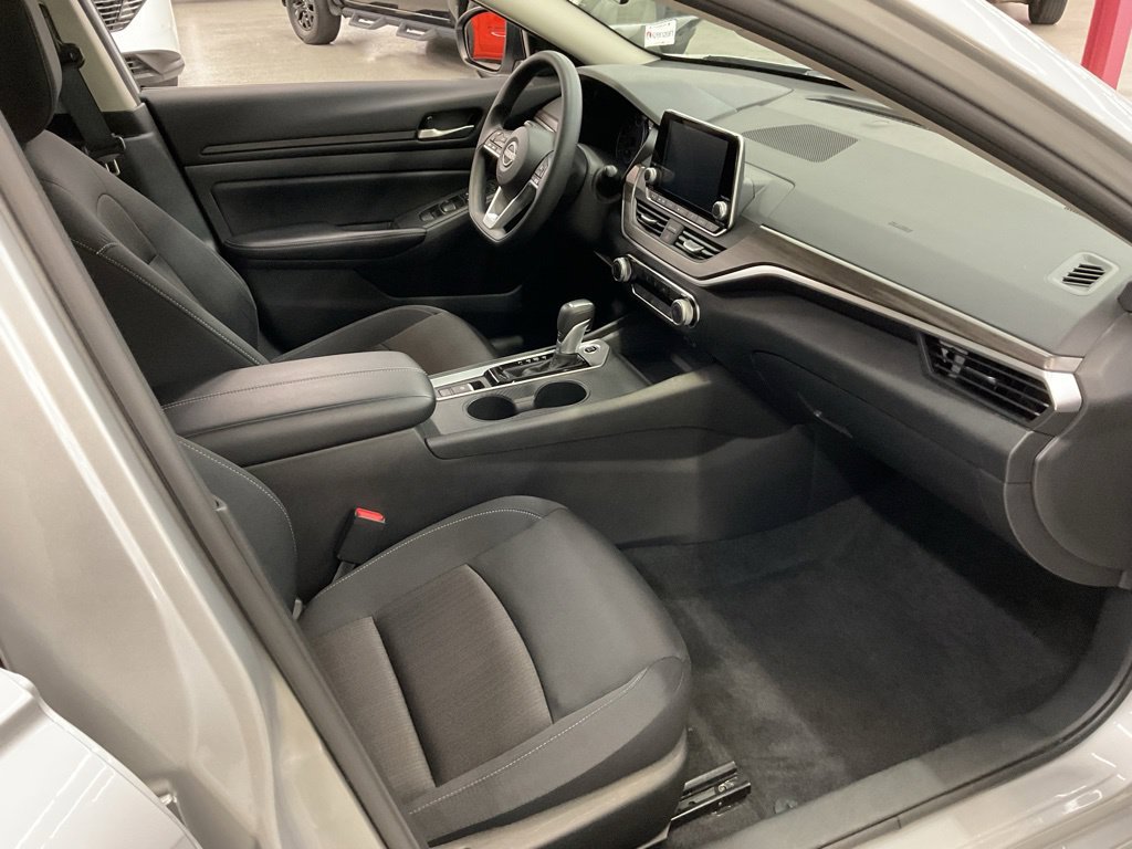 Used 2025 Nissan Altima 2.5 SV AWD/4WD image 18