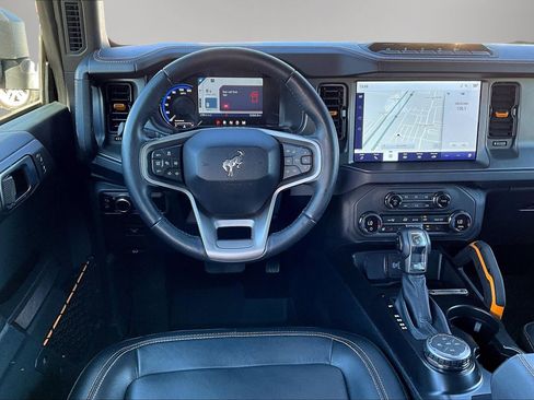 Used 2024 Ford Bronco Badlands image 8
