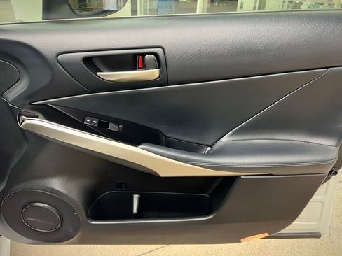 Used 2018 Lexus IS 300 image 30