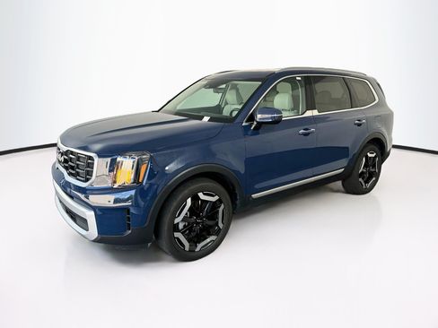 Used 2025 Kia Telluride S FWD image 3