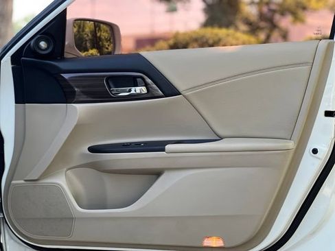 Used 2017 Honda Accord Touring image 21