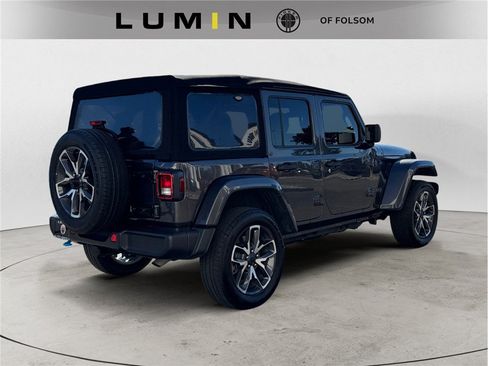 Used 2024 Jeep Wrangler Unlimited AWD/4WD image 5