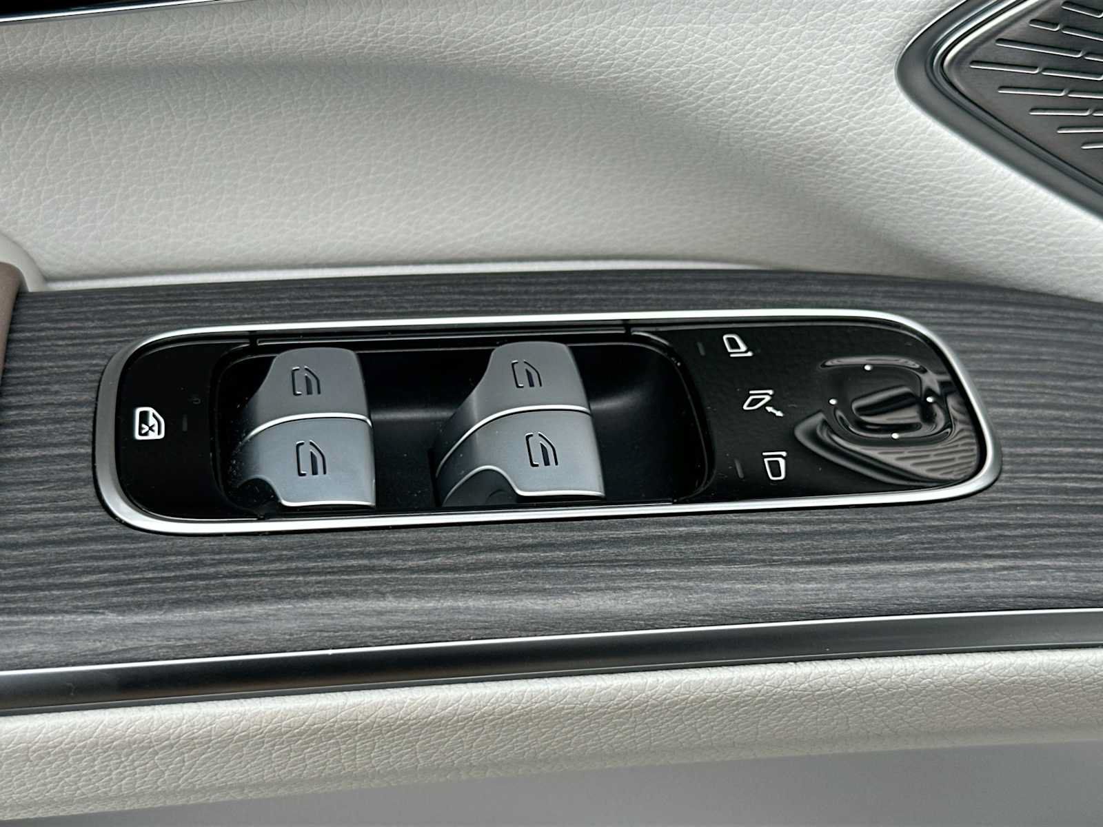 Used 2023 Mercedes-Benz EQS 580 4MATIC SUV image 18