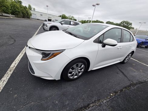 Used 2021 Toyota Corolla LE w/ Carpet Mat Package (TMS) FWD image 4