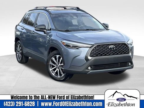 Used 2025 Toyota Corolla Cross XLE w/ Convenience Package image 1