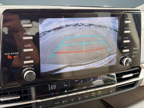 Used 2023 Toyota Sienna XLE FWD image 27