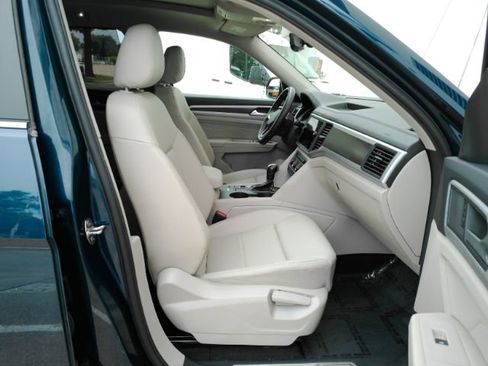 Used 2021 Volkswagen Atlas SE w/ Panoramic Sunroof Package FWD image 20
