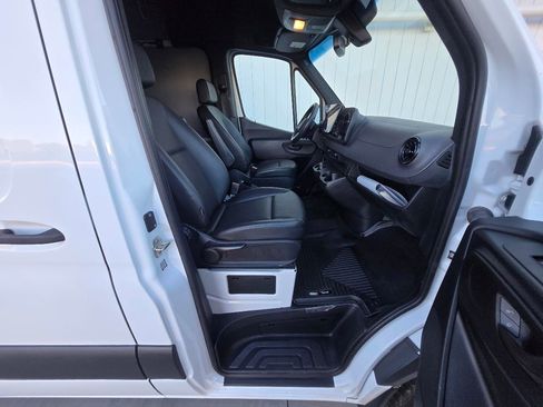 Used 2022 Mercedes-Benz Sprinter 2500 image 42