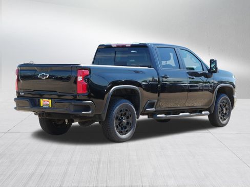 Used 2024 Chevrolet Silverado 2500 LT w/ Midnight Edition AWD/4WD image 7