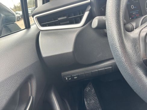Used 2025 Toyota Corolla LE image 32