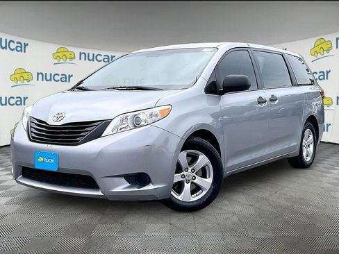 Used 2017 Toyota Sienna L FWD image 3