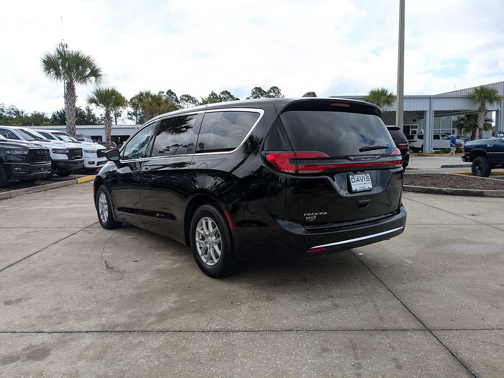 New 2027 Chrysler Pacifica Select FWD image 5
