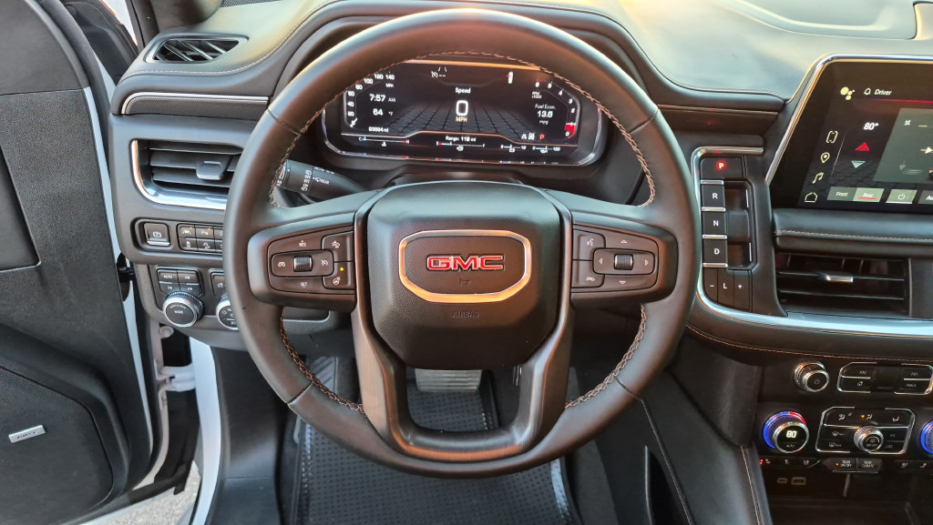 Used 2024 GMC Yukon XL AT4 w/ Technology Package AWD/4WD image 12