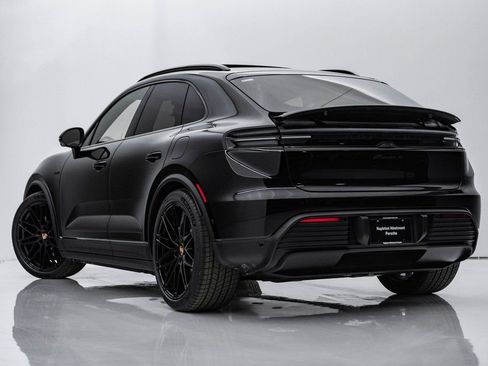 New 2026 Porsche Macan 4 Electric image 3