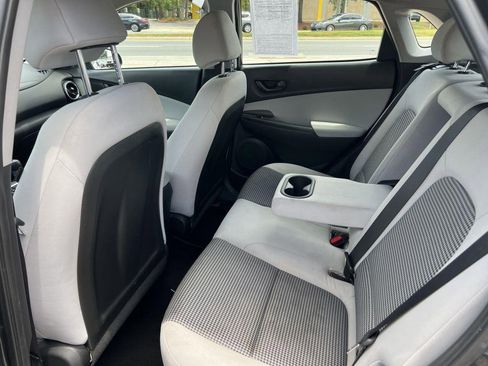 Used 2022 Hyundai Kona SE image 12