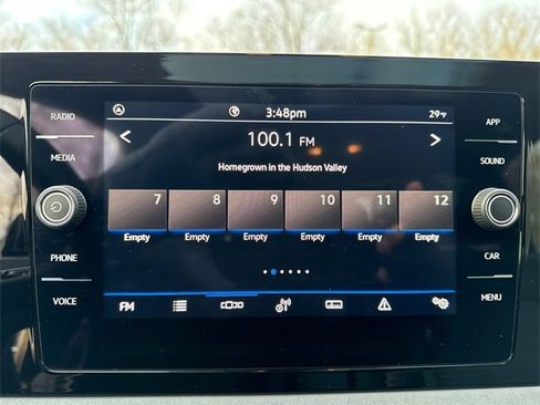 Certified 2025 Volkswagen Jetta SE w/ Sunroof Package image 17