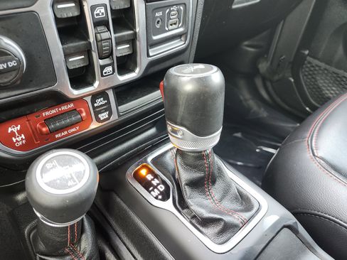 Used 2021 Jeep Wrangler Unlimited Rubicon AWD/4WD image 33