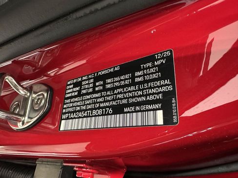 Certified 2026 Porsche Macan AWD/4WD image 18