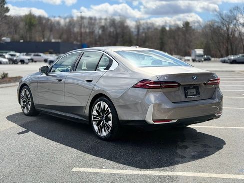 Certified 2025 BMW i5 xDrive40 w/ Premium Package image 4