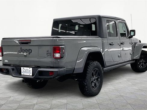 Used 2022 Jeep Gladiator Willys image 2