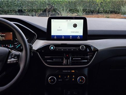 Used 2022 Ford Escape SE image 23