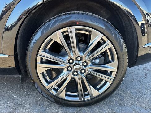 New 2026 Cadillac Optiq Sport 2 w/ LPO, Floor Liner Package AWD/4WD image 17