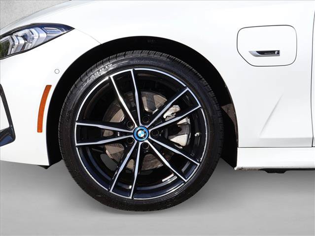 Used 2023 BMW 330e xDrive w/ M Sport Package AWD/4WD image 29