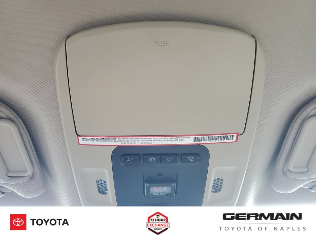 Used 2019 Toyota Camry XLE w/ Navigation Package FWD image 34