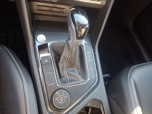 Used 2022 Volkswagen Tiguan SE image 16