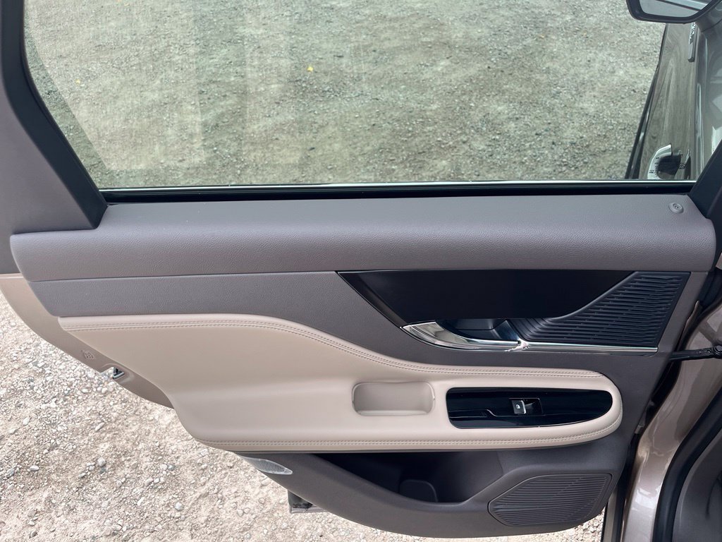 Used 2020 Lincoln Corsair AWD w/ Premium Package image 31
