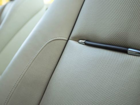 Used 2016 Rolls-Royce Dawn image 19