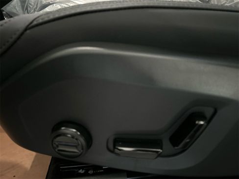 New 2026 Volvo XC90 B6 Plus w/ Protection Package Premier image 11