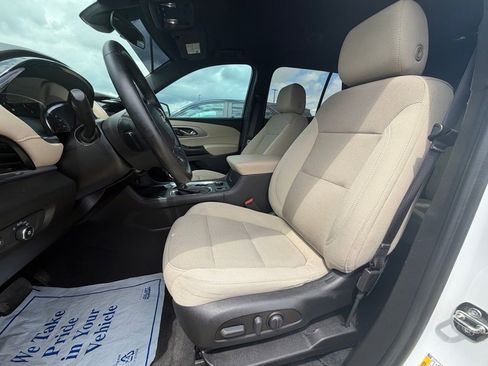 Used 2023 Chevrolet Traverse LT w/ LPO, Cargo Package AWD/4WD image 18