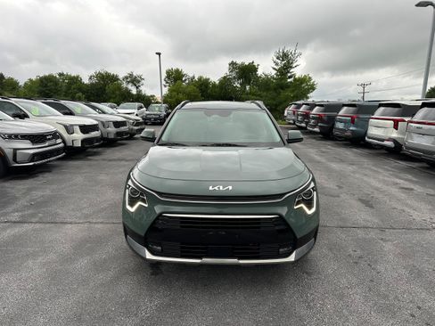 Used 2024 Kia Niro EX Touring FWD image 2