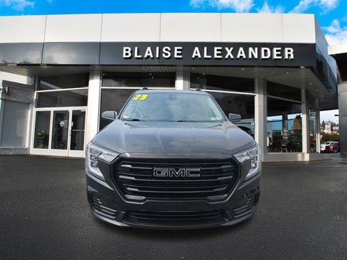 Used 2023 GMC Terrain SLE w/ Driver Convenience Package AWD/4WD image 9